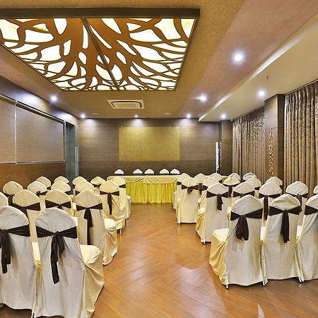 Oyo 13253 The Grand Vinayak Hotel Ahmedabad Exterior photo