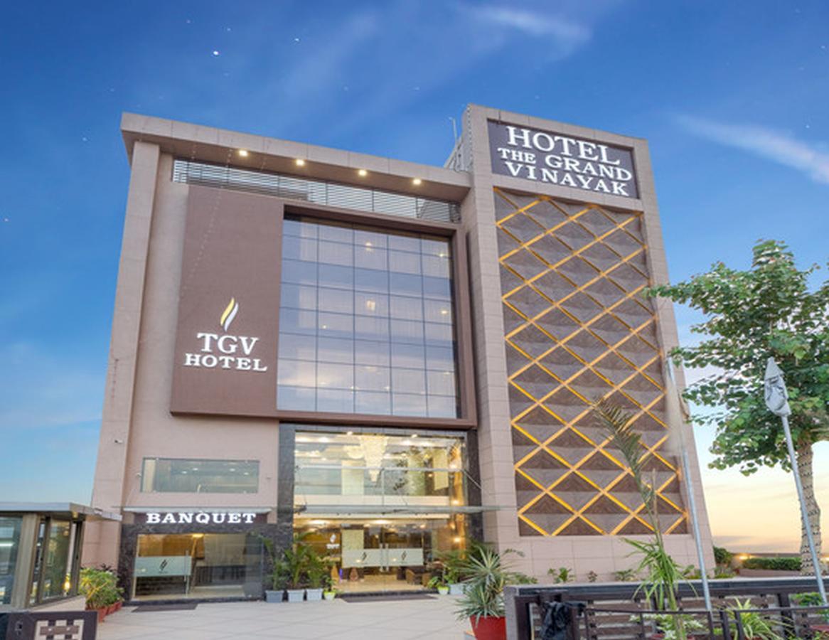 Oyo 13253 The Grand Vinayak Hotel Ahmedabad Exterior photo