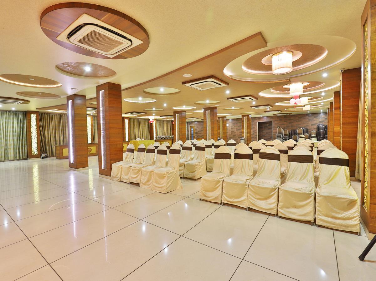 Oyo 13253 The Grand Vinayak Hotel Ahmedabad Exterior photo