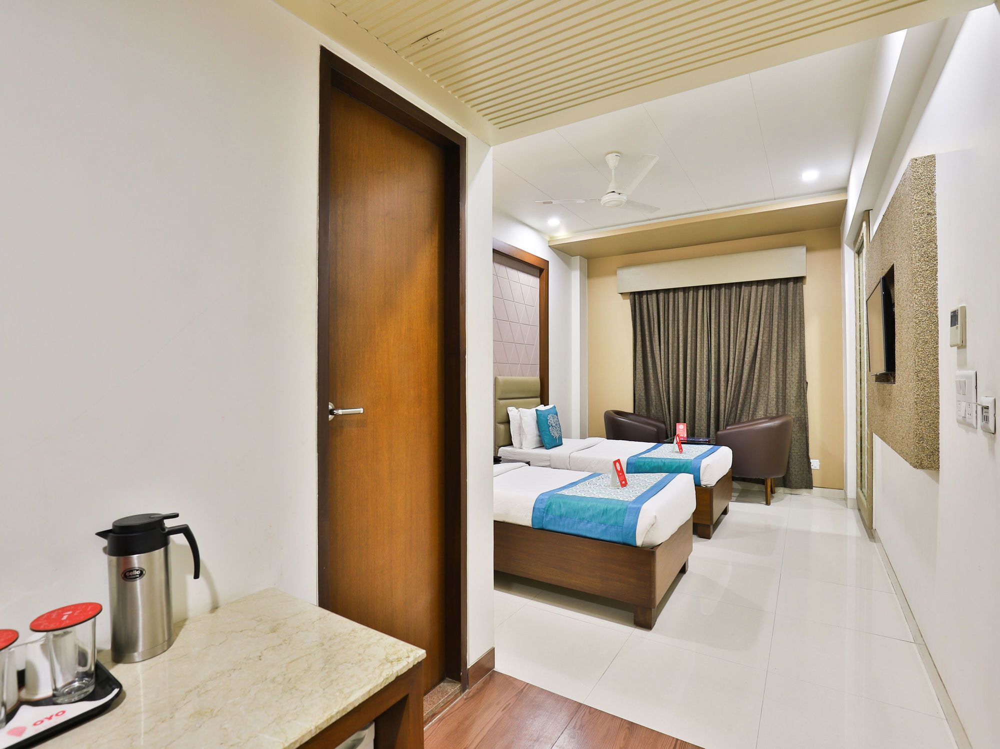 Oyo 13253 The Grand Vinayak Hotel Ahmedabad Exterior photo