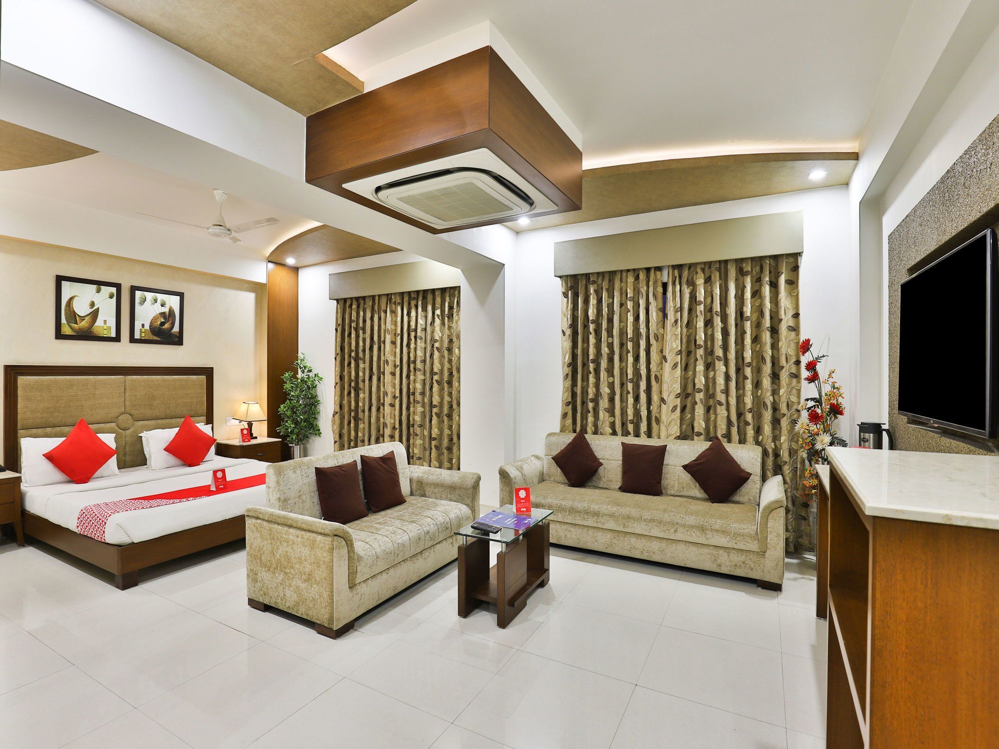 Oyo 13253 The Grand Vinayak Hotel Ahmedabad Exterior photo