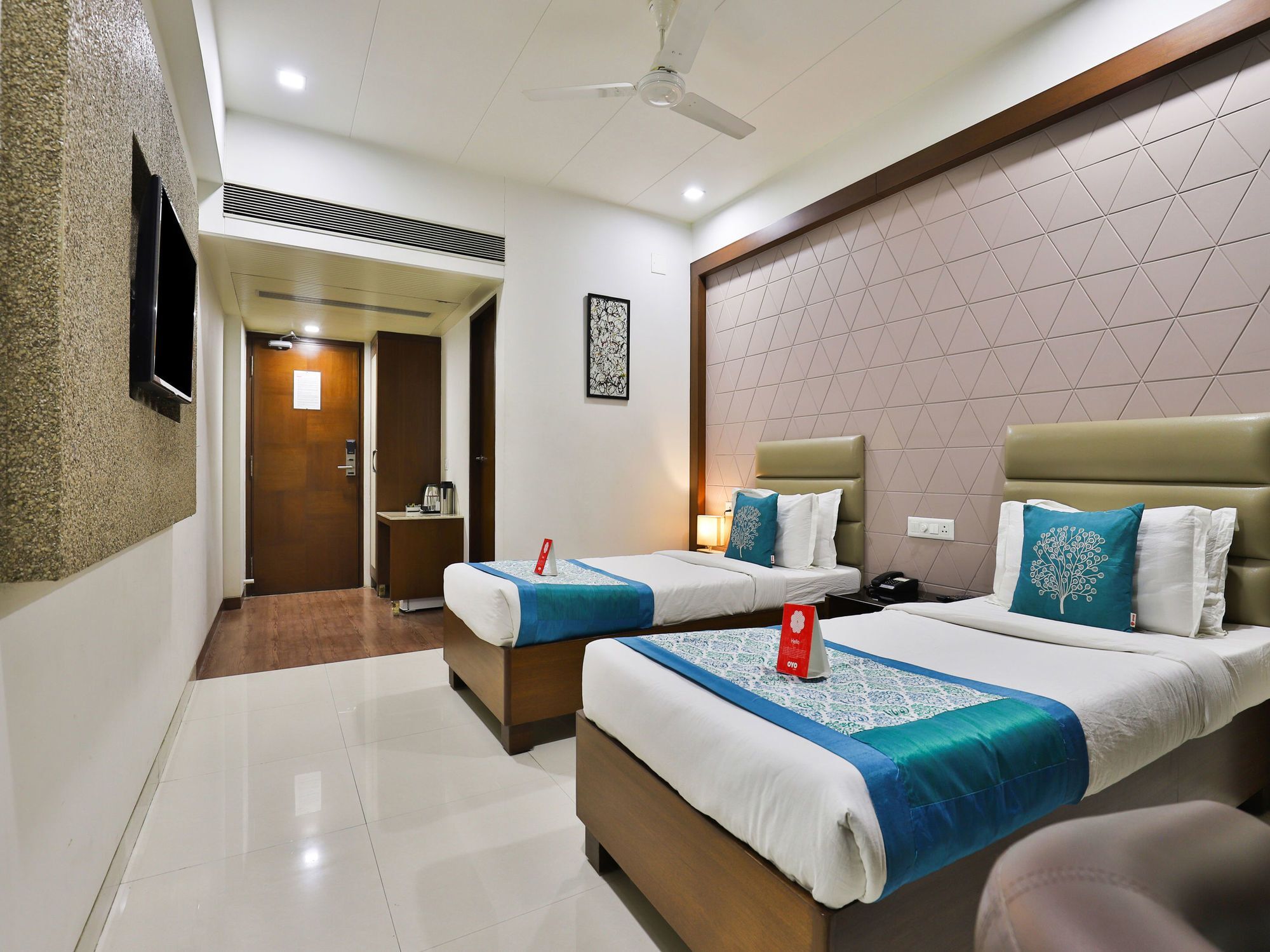 Oyo 13253 The Grand Vinayak Hotel Ahmedabad Exterior photo