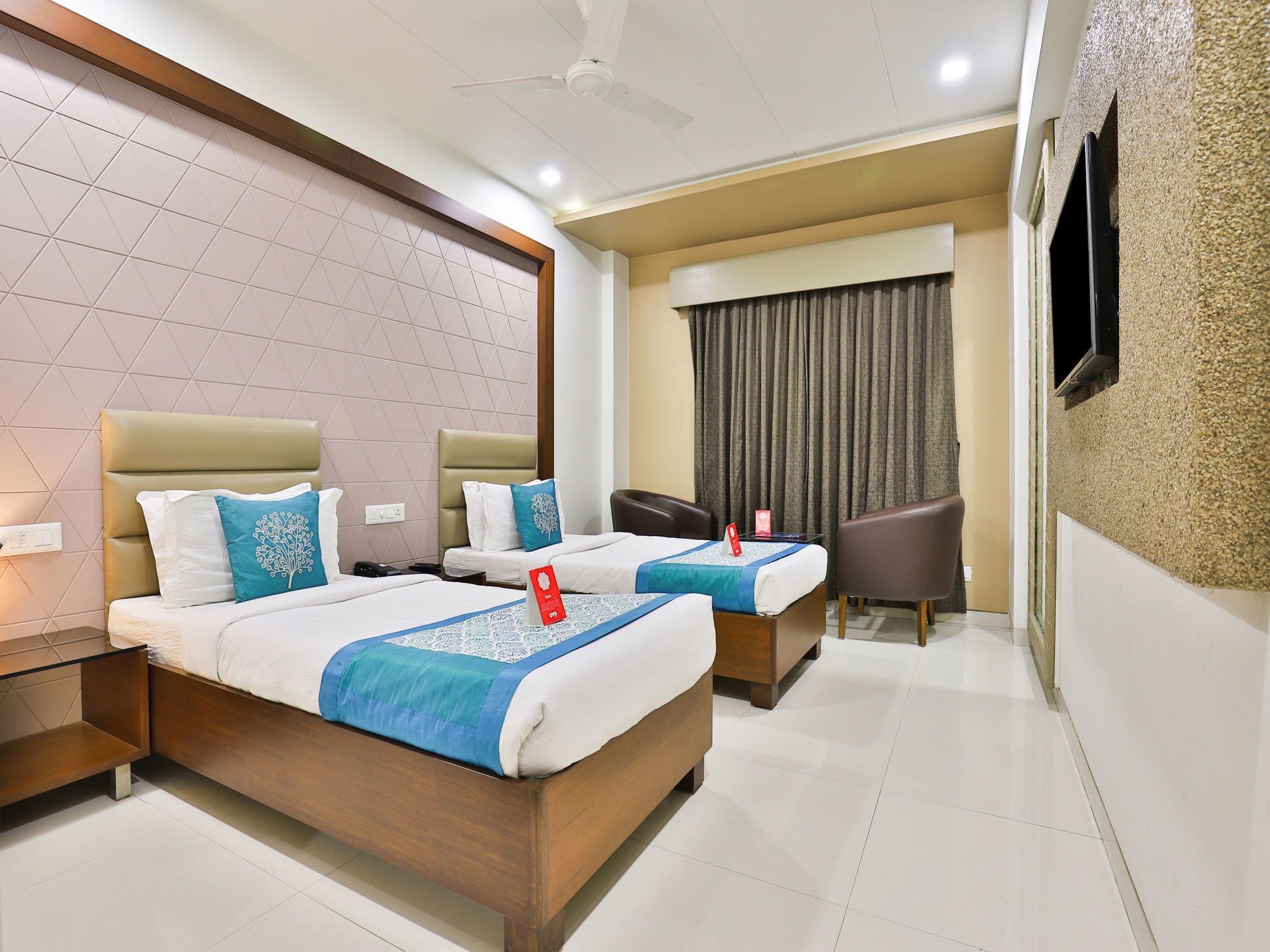 Oyo 13253 The Grand Vinayak Hotel Ahmedabad Exterior photo