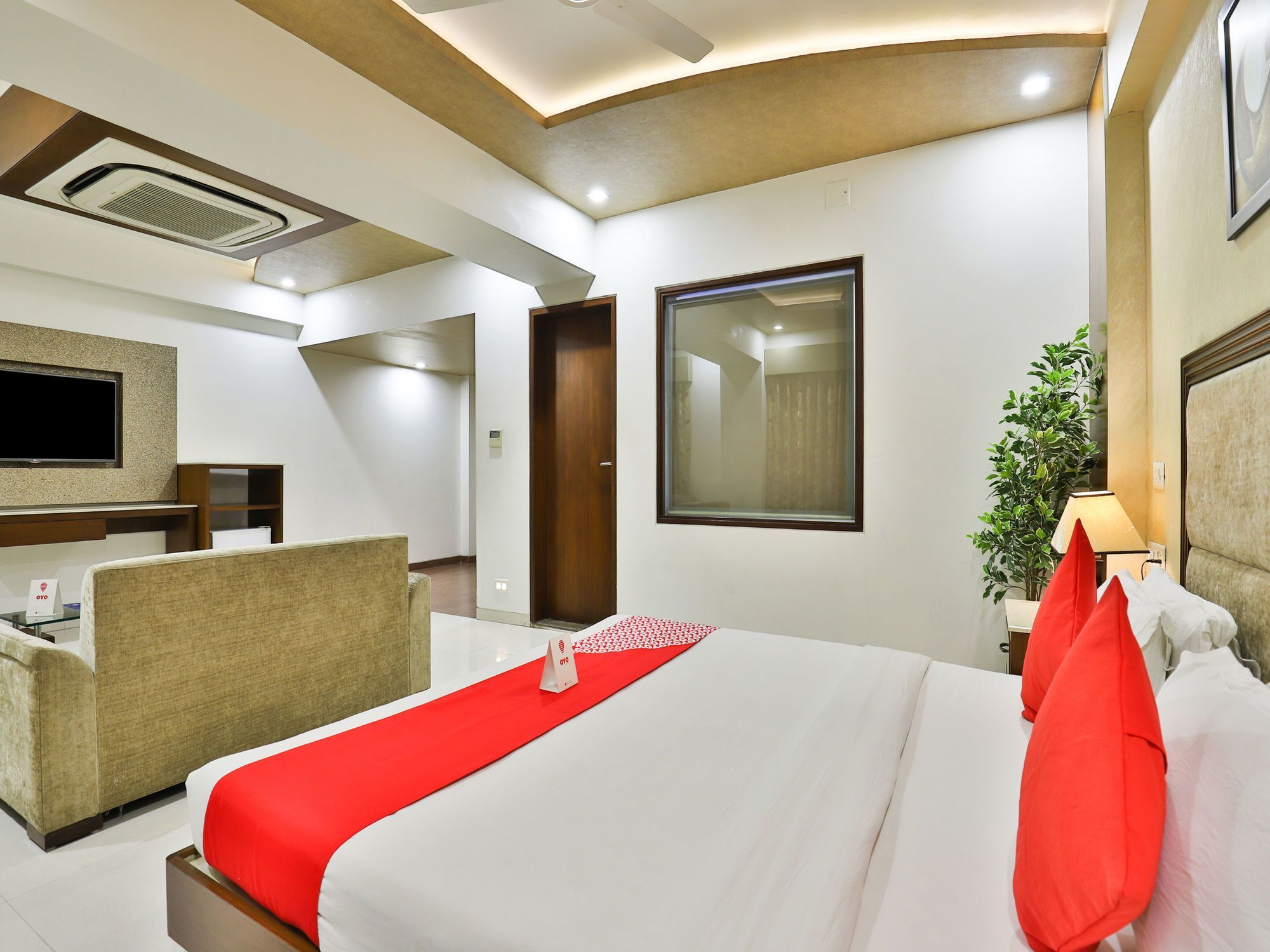 Oyo 13253 The Grand Vinayak Hotel Ahmedabad Exterior photo