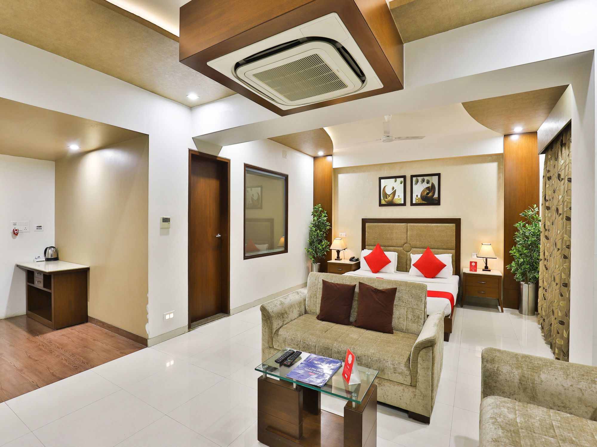 Oyo 13253 The Grand Vinayak Hotel Ahmedabad Exterior photo