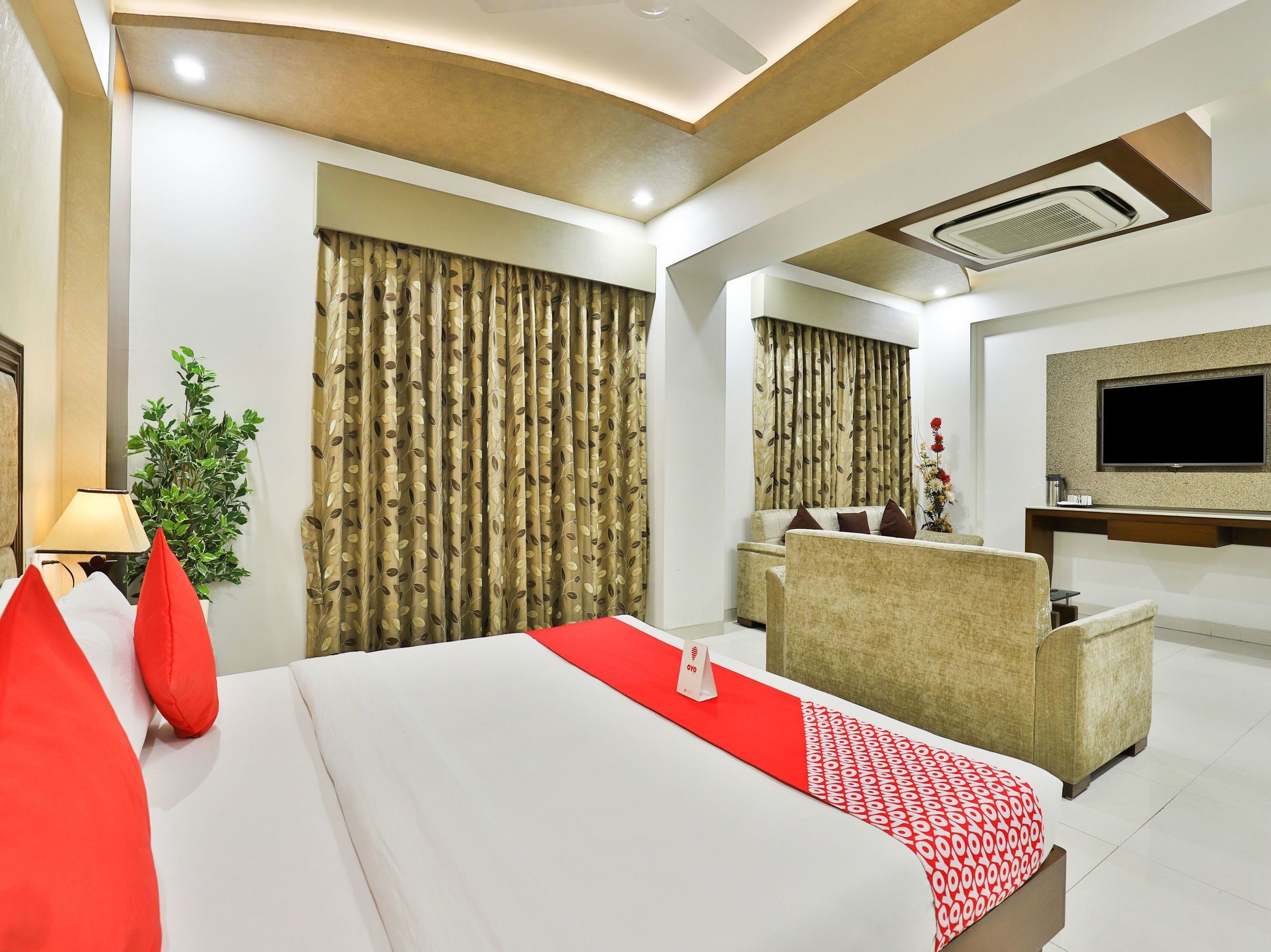 Oyo 13253 The Grand Vinayak Hotel Ahmedabad Exterior photo