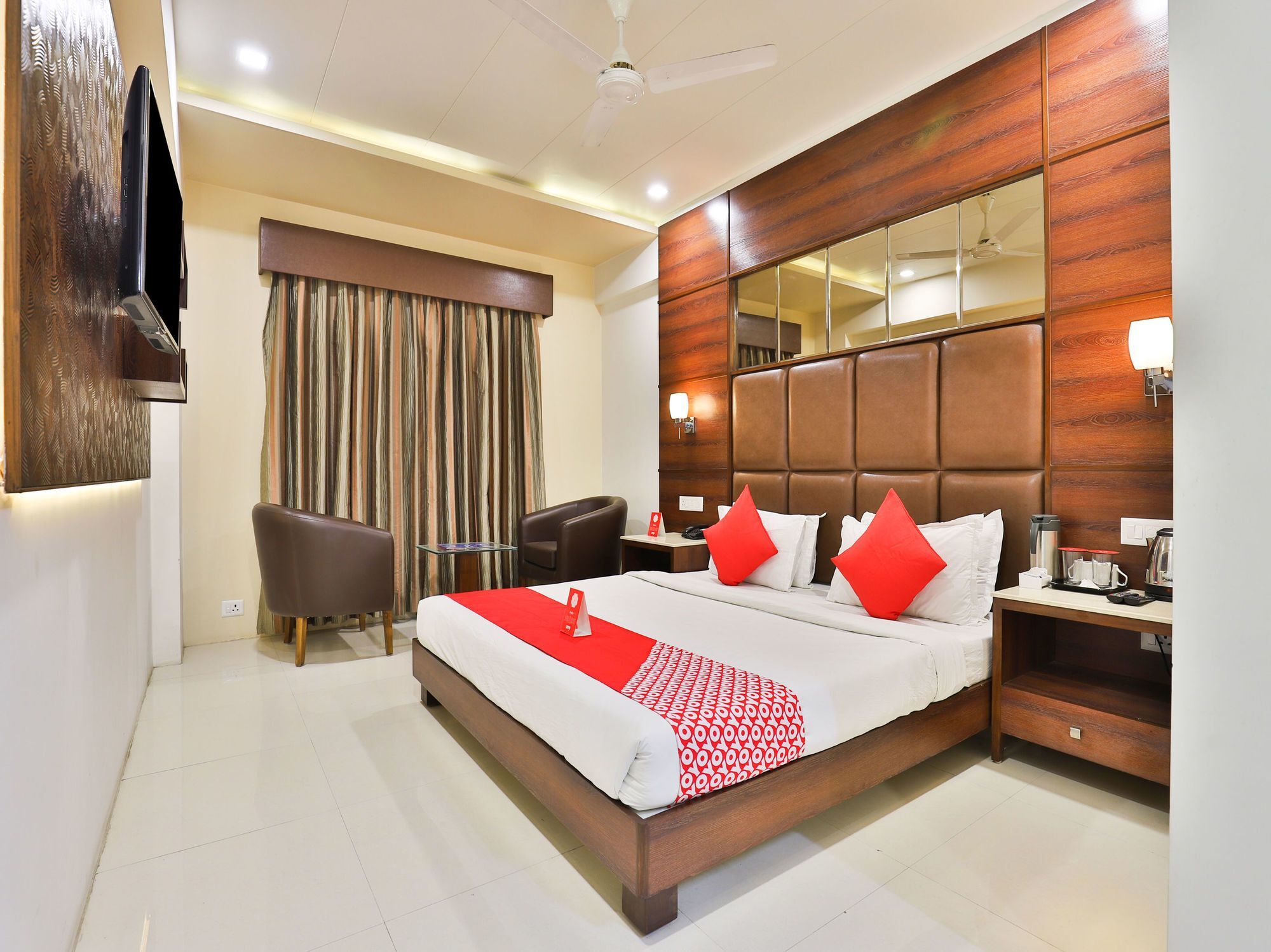 Oyo 13253 The Grand Vinayak Hotel Ahmedabad Exterior photo