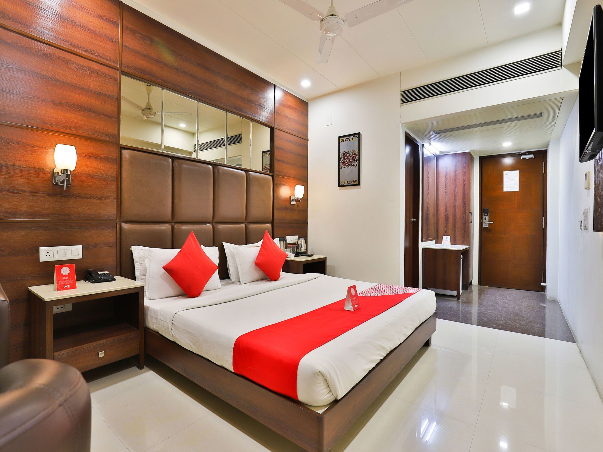 Oyo 13253 The Grand Vinayak Hotel Ahmedabad Exterior photo