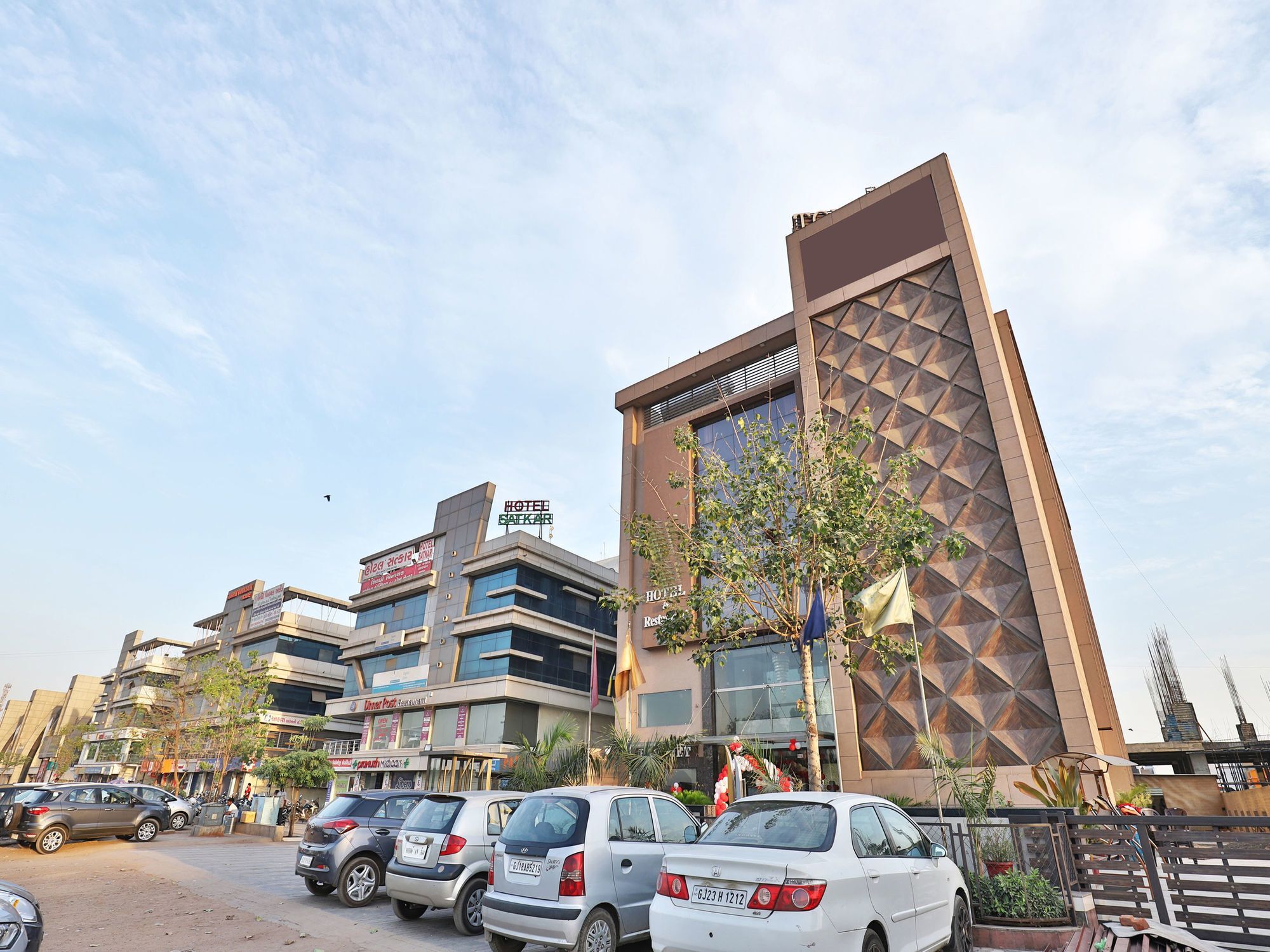 Oyo 13253 The Grand Vinayak Hotel Ahmedabad Exterior photo