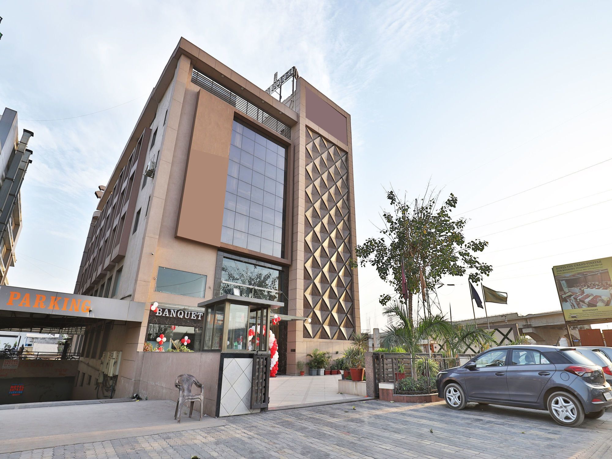 Oyo 13253 The Grand Vinayak Hotel Ahmedabad Exterior photo